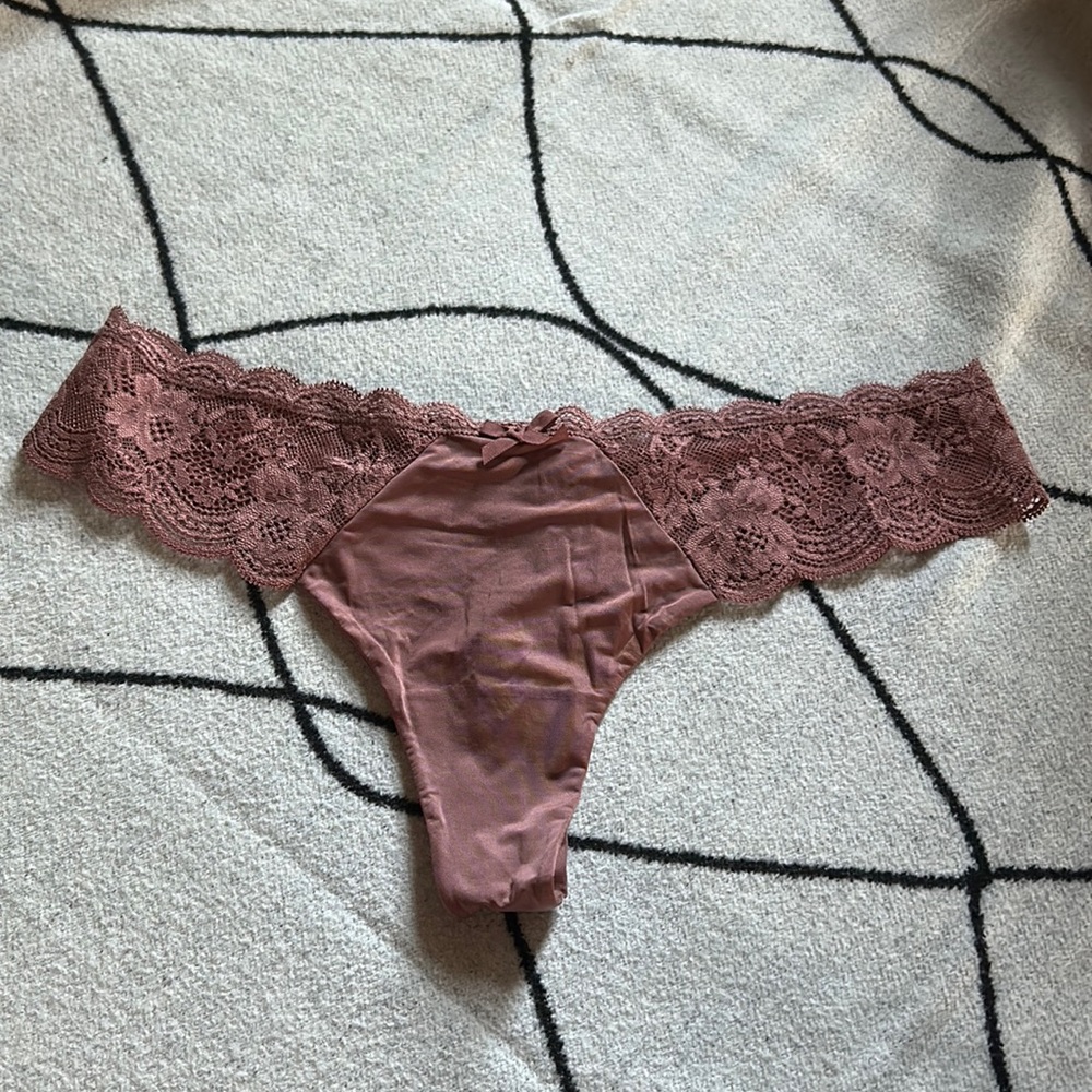 Victoria’s Secret Dream Angels thong in dusty rose NWT sz M w lace detailing